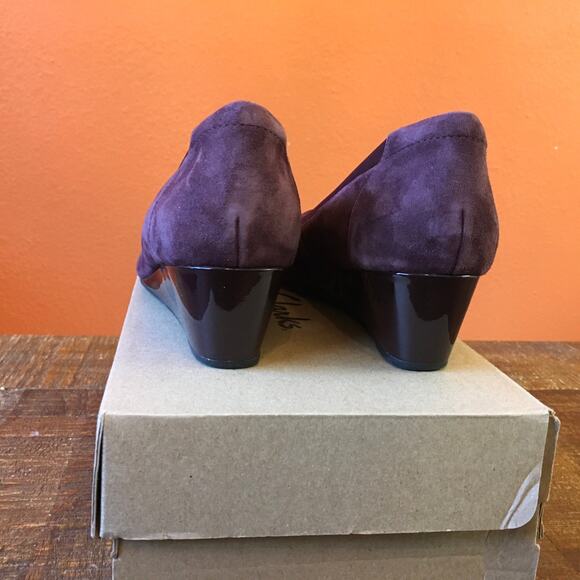 NIB Clarks Mallory Berry Wedge Heel Burgundy 9.5 Corpcore Workwear Classic - Picture 5 of 6